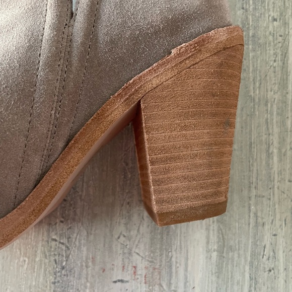 Jeffrey Campbell Rosee Heeled Ankle Bootie Women’s size 9 in Beige Suede - Picture 6 of 8